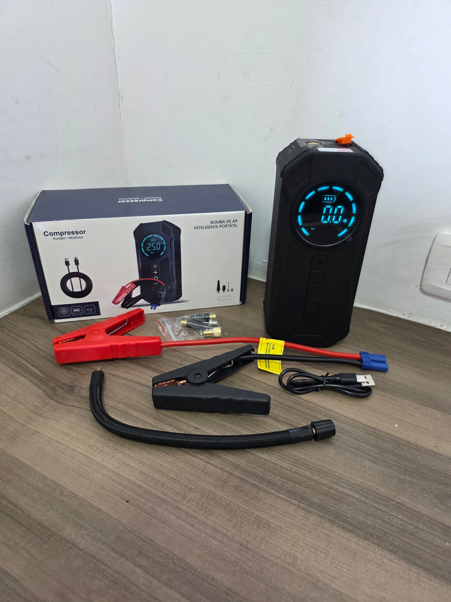 Arrancador de Batería 4 en 1 con Compresor